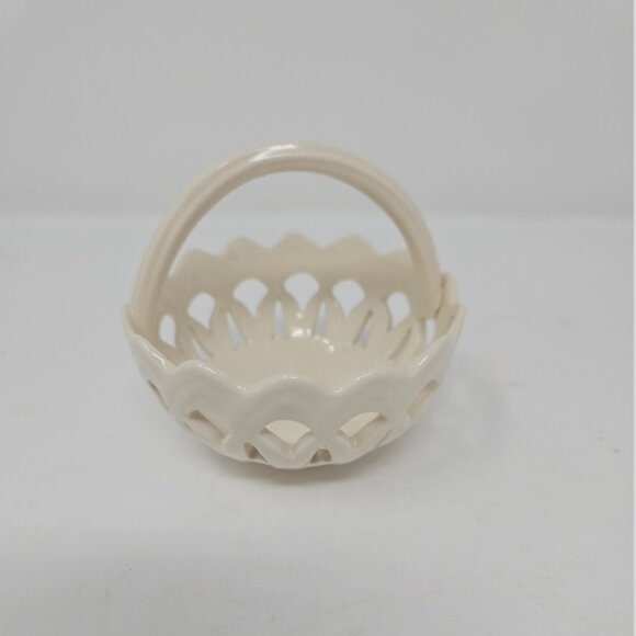 Hartley Greens Leeds Small Handled Trinket BonBon Basket Pierce Cut Creamware 3" - Picture 1 of 5